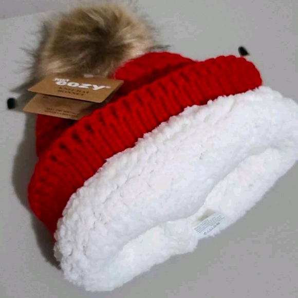 New Red Pom pom fuzzy knit Hat - Picture 2 of 3